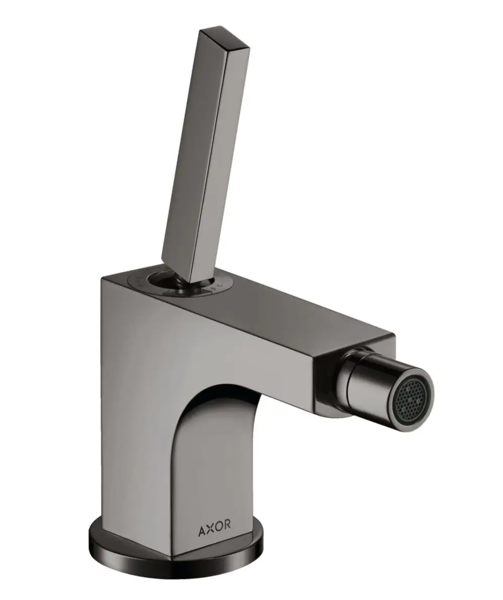 Einhebel-Bidetmischer in Polished Black Chrome von AXOR mit seitlichem, rechteckigem Griff und integrierter Zugstangen-Ablaufgarnitur.